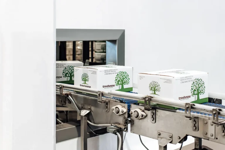 Key factors for choosing an almond wholesale dealer: food safety certifications, traceability, supply consistency, product range, and California origin standards.